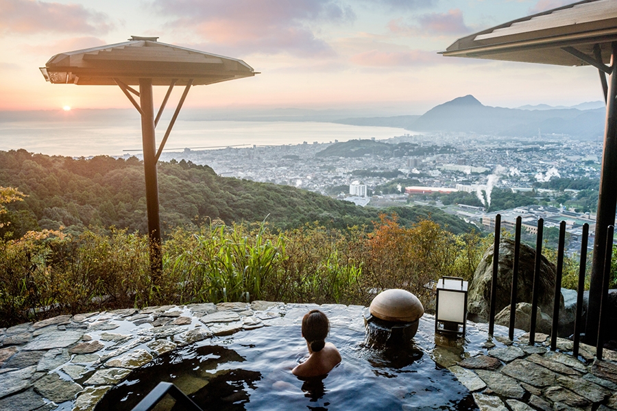 絶景とともに“美肌の湯”を堪能する露天風呂