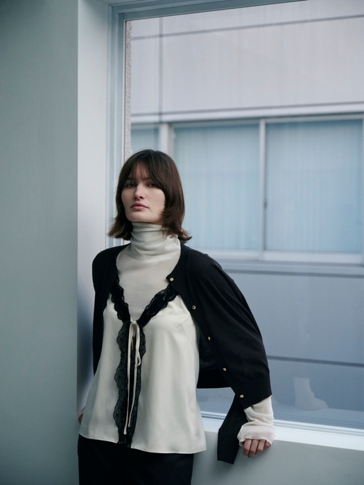 Cardigan¥10,450 inc.tax・Camisole¥6,490 inc.tax・Pants¥11,990 inc.tax