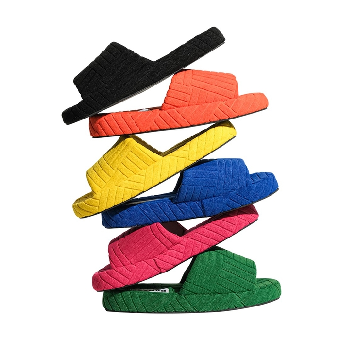 コンセプトは「FILL THE SPACE WITH COLOR / 空間を色で満たす」