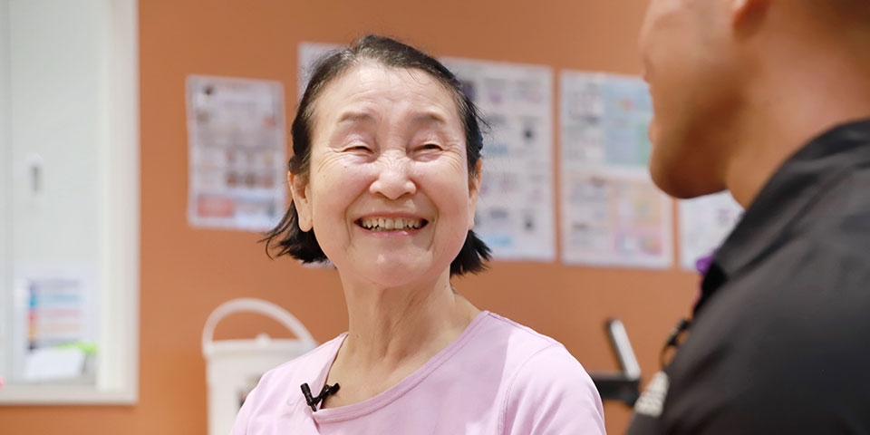 【HEALTHIER MAGAZINE（ヘルシアマガジン）】24時間年中無休フィットネスジム「エニタイムフィットネス」のウェブマガジン更新中！＜「毎日の習慣が人生を変えた」 杖をついて入会した74歳、田渕さんの挑戦＞