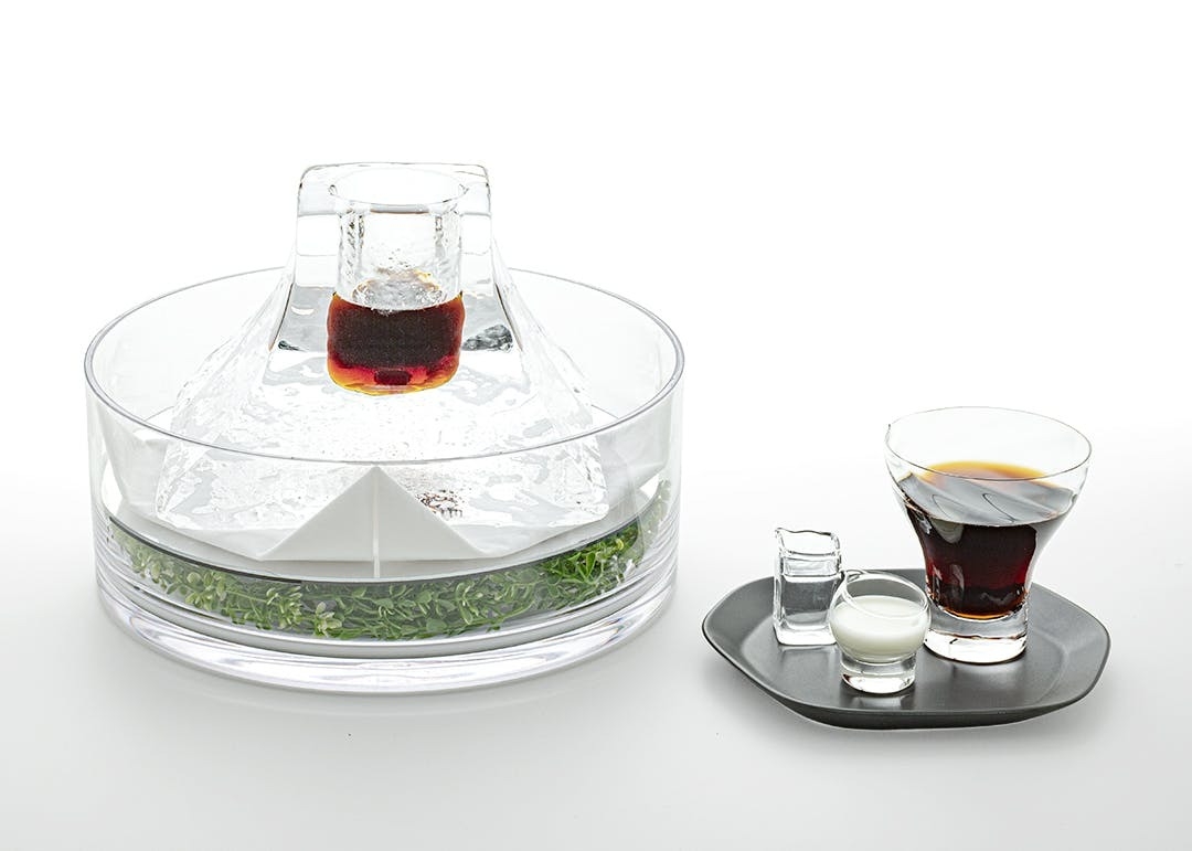 5,500円の富士山型氷アイスコーヒー、河口湖カフェが1日3個限定で仕掛ける体験価値
