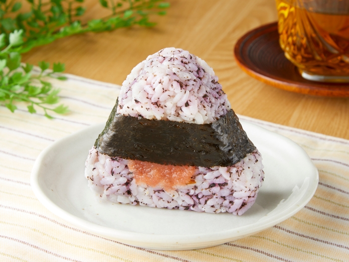 かけ算おにぎり 赤しそ×明太子(画像はイメージです。)