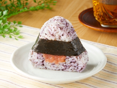 かけ算おにぎり　赤しそ×明太子（画像はイメージです。）