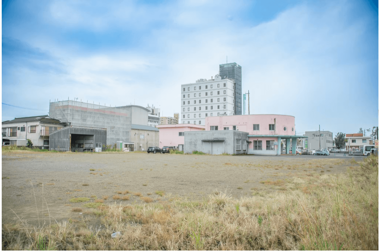 都城駅近くの鹿児島交通跡地。乃乃乃に加え、サウナ・ホテルを併設予定。