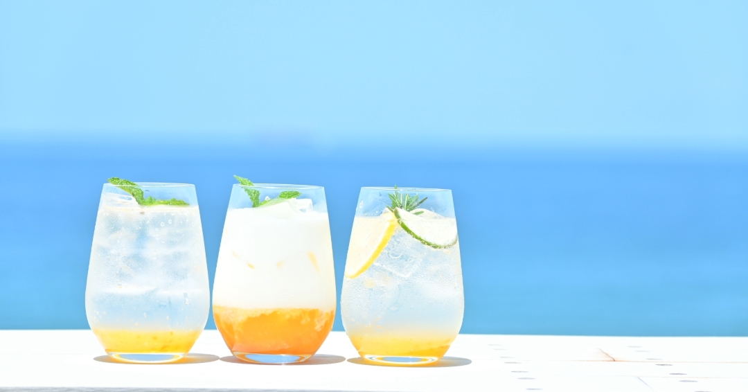 ▲『なるとオレンジスカッシュ』(左)、『なるとオレンジミルク』(中央)、『なるとオレンジレモネード』(右)