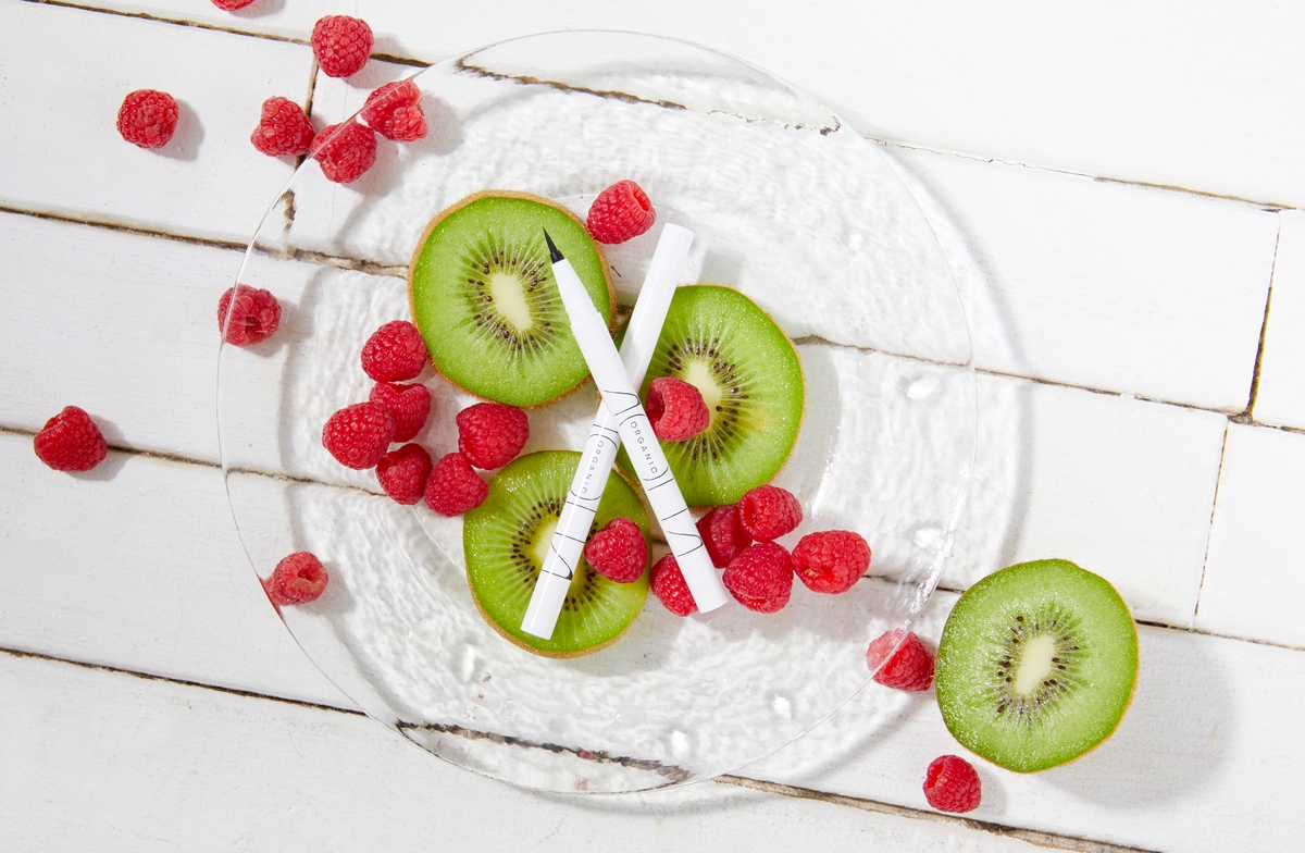 【ロングセラー商品紹介】備長炭由来の炭で色を付けたリキッドアイライナー