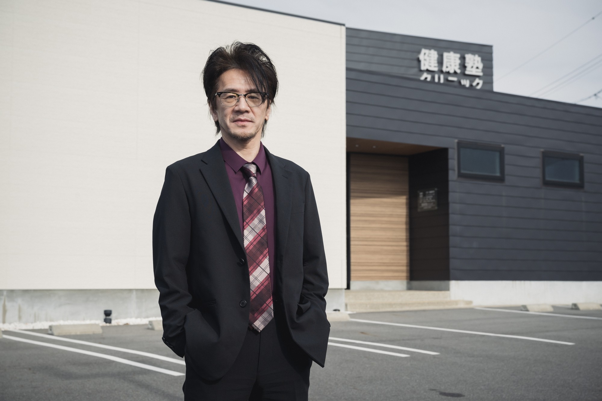 私がクリニックの前に「バス停」を作った理由。
医療という枠を超え、次世代を担う若者たちを全力で守れる場所でありたい
