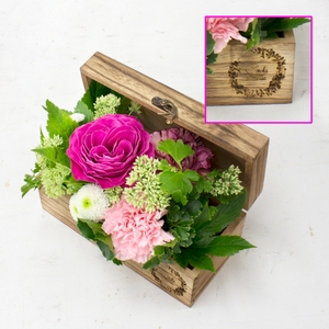 オリジナルウッドBox入りアレンジメント　3,850円（税込）