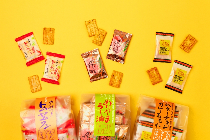 森白製菓 (左)やみつきトムヤムクン (真ん中)めちゃうまラー油 (右)バターチキンカレーあられ