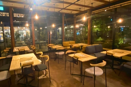 軽井沢や八ヶ岳で人気の「ELOISE's Cafe甲府店」が、 週末限定の夜営業(21時まで)を3月よりスタート！