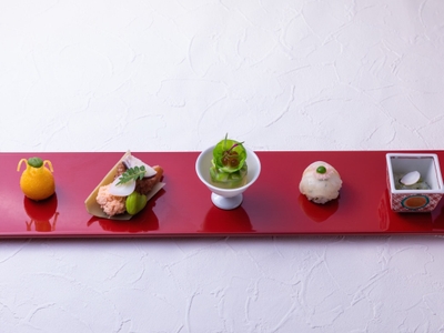 花が咲き乱れる情景を表現した八寸「春爛漫(はるらんまん)の肴核」