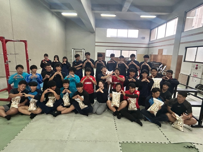 おにぎりポーズ