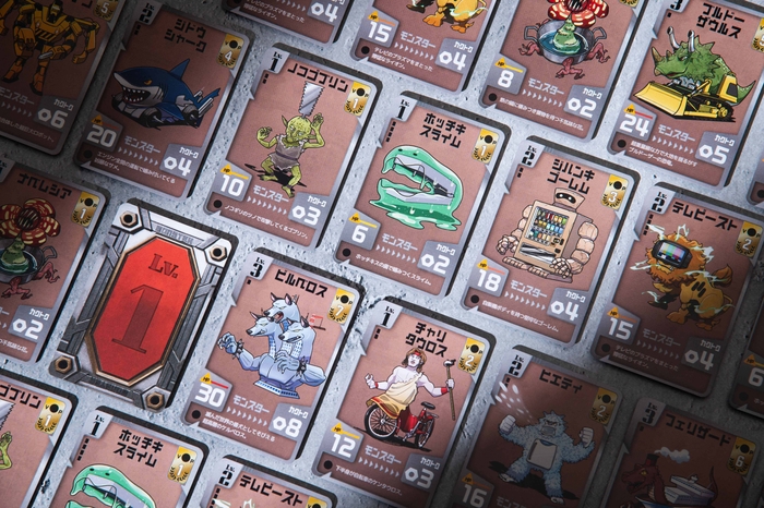 ホッチキスや鍋など身近な鉄製品がモンスターに変身!また、バーベルやスチール缶など、アイテムも鉄製品になっている。