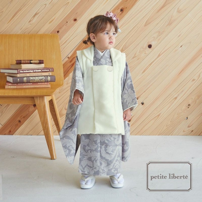 女の子 クリーム、唐草グレー