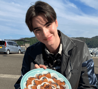 GjrM5YNFE4iy7Y7r793X.png?w=940&h=940