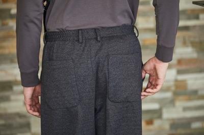  バックシャーリングによりヒップにゆとりを