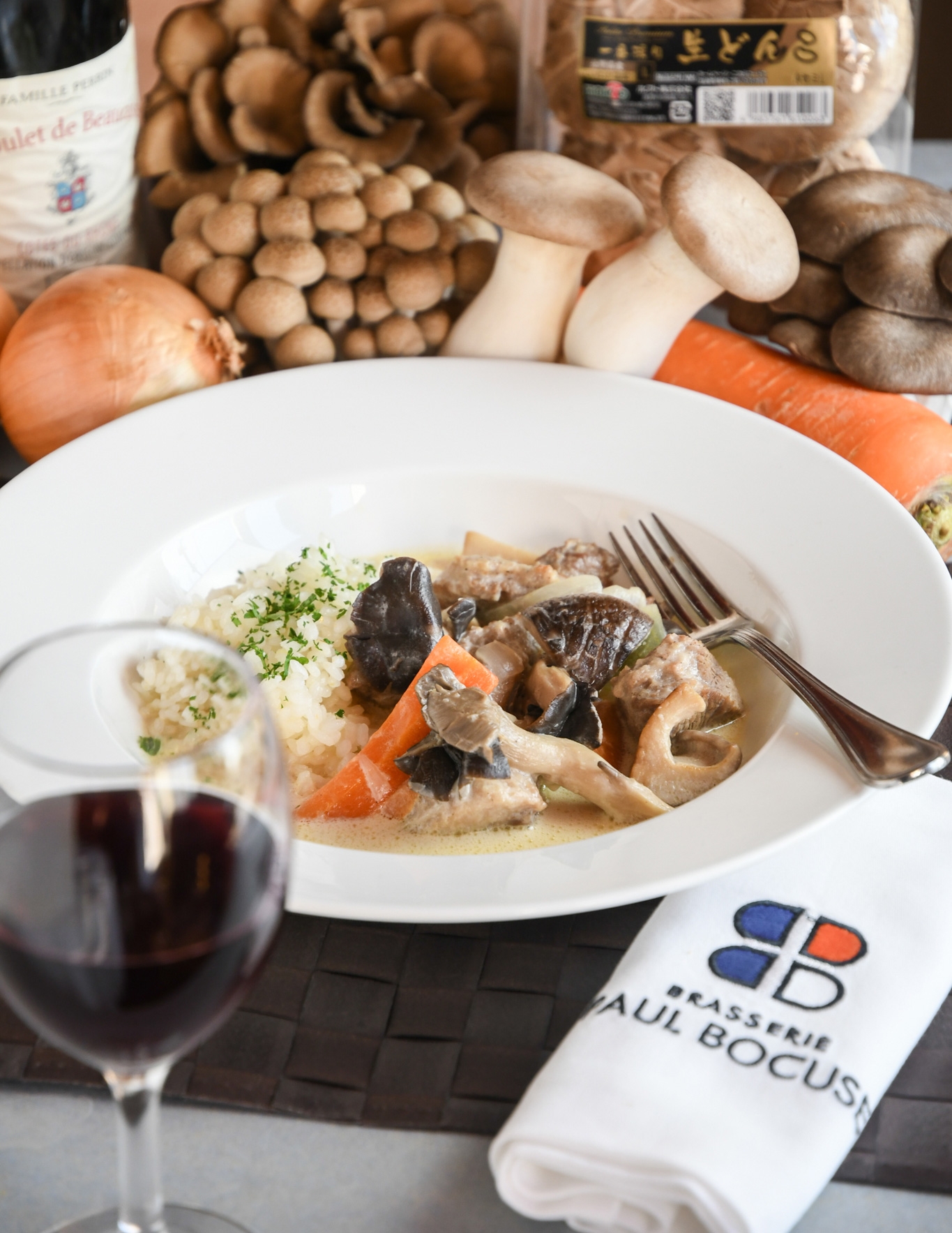 ミシュラン三ツ星54年「ポール・ボキューズ」のフランス料理をご家庭で!料理教室毎月開催中。11月は「おいしいきのこはホクト♪」とスペシャルコラボ!