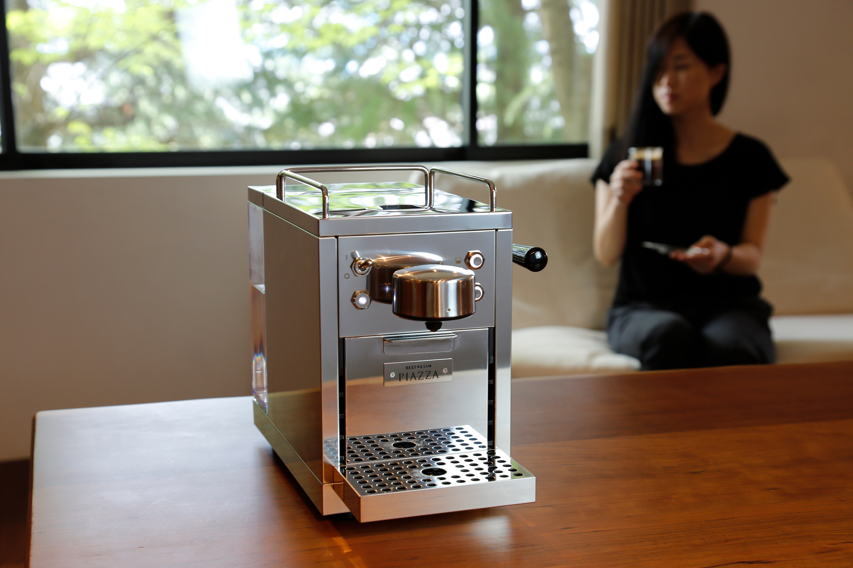 カプセルコーヒーマシンに待望の新型「PIAZZA」が登場！ 従来より