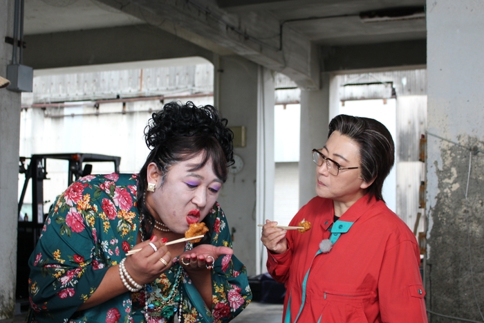 ハモフライに舌鼓をうつ西尾一男&すず子ママ