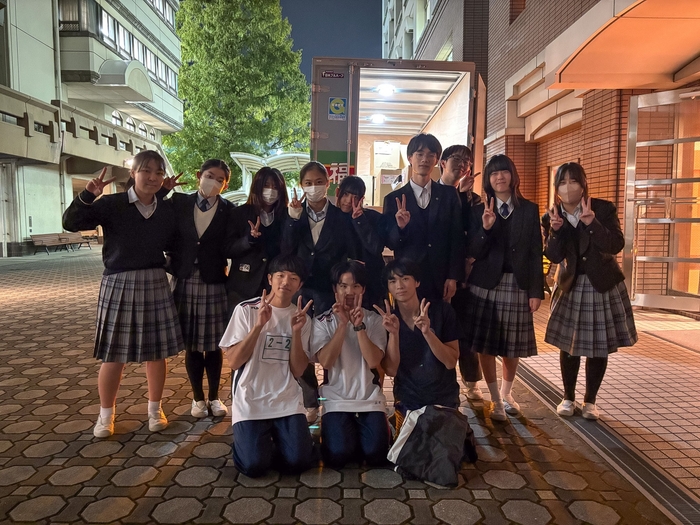 発送作業に参加した生徒たち