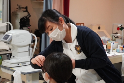 眼科外来検査の模様