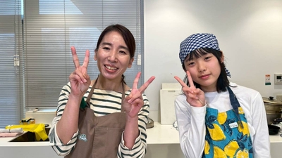 野菜ソムリエの西川満希子さんと受賞者の赤尾 百花さん