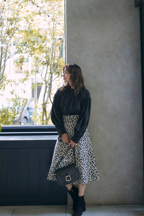 BLOUSE¥8,789 SKIRT¥8,250 BAG¥7,689