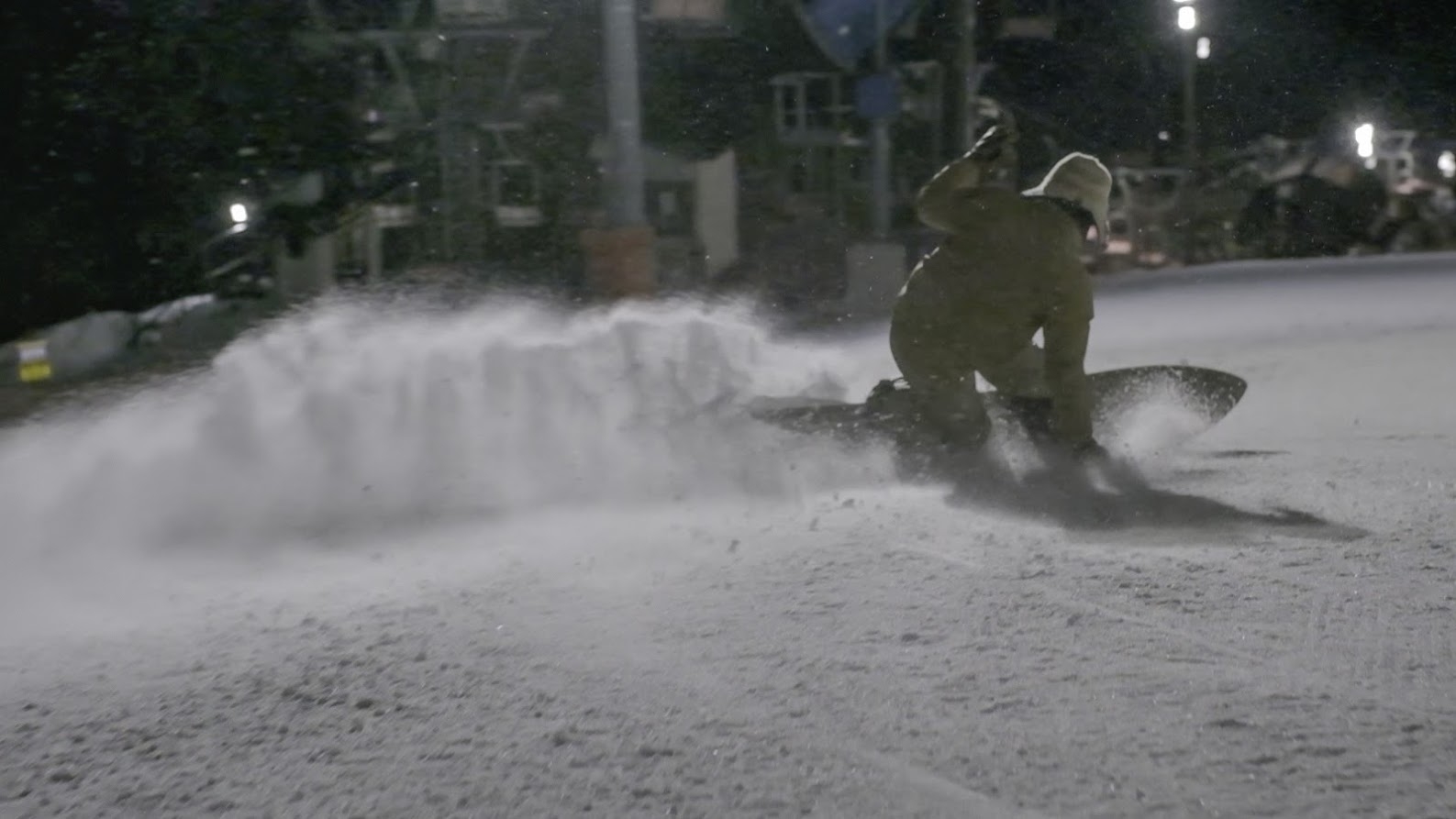 再生可能エネルギー100%でリフト、照明、降雪機を稼働する、国内初の環境負荷に配慮したナイターゲレンデ、五竜ナイター。