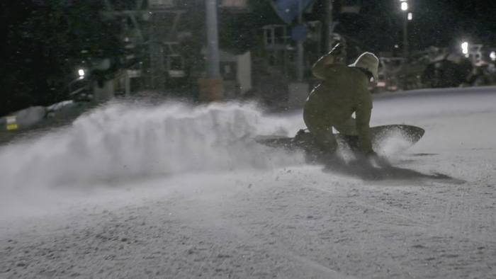 再生可能エネルギー100%でリフト、照明、降雪機を稼働する、国内初の環境負荷に配慮したナイターゲレンデ、五竜ナイター。