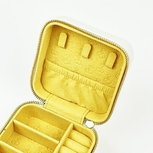 ミッフィーのおしゃれなアクセサリーケース