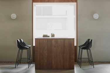 新しい座り心地のカウンターチェア 発売　 柔らかい座面で疲れにくい「KURA CHAIR Midium」