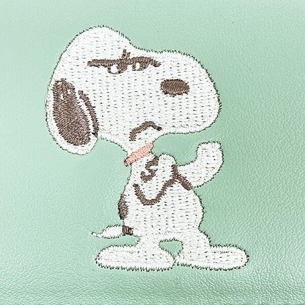 スヌーピーの大人っぽいコンパクトな財布