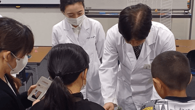 実験を通してわかりやすく地震の仕組みを教えます