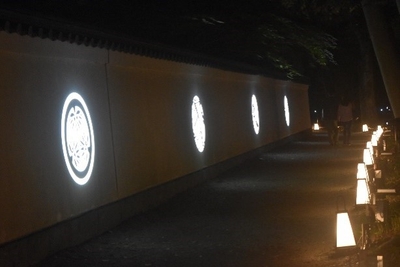 築地塀「影絵」（昨年の様子）