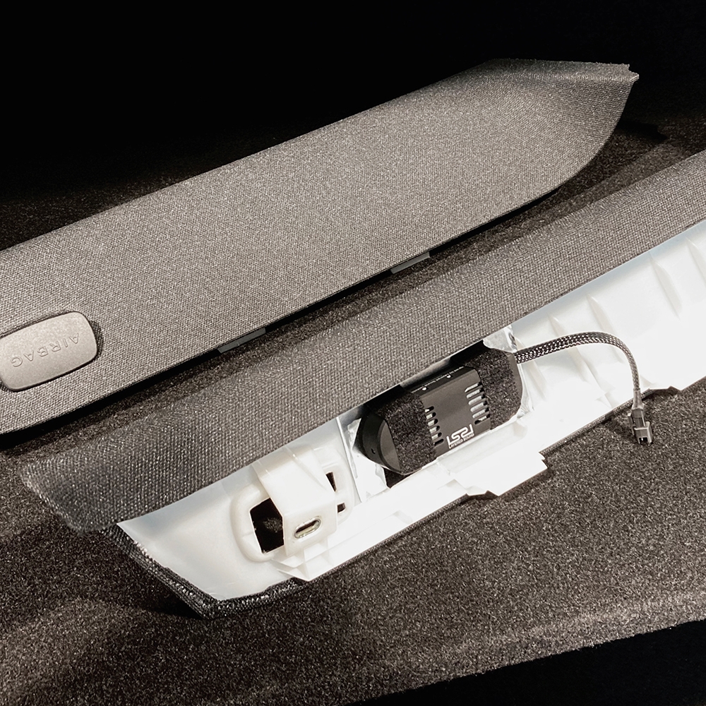 Aピラー内部のサウンド・ドライバ