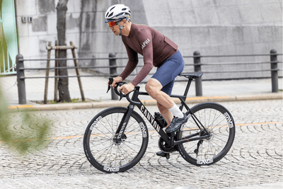 ヒルクライムに最適なSES3.4（1,380g、リムハイトF: 39mm, R:43mm）