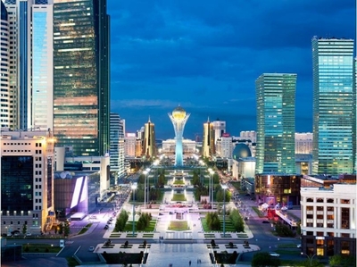 新首都ヌル・スルタン（旧アスタナ）のシンボル・バイテレクと街並み