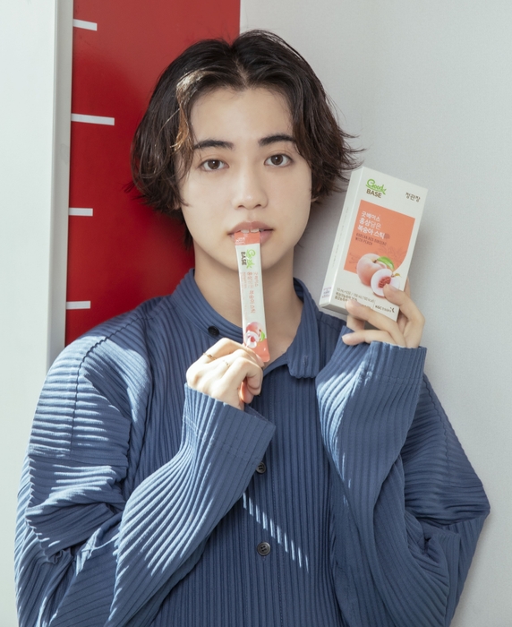 Qoo10 Presents「ドラマ観ながら、なに食べよ?」『よくおごってくれる綺麗なお姉さん』編