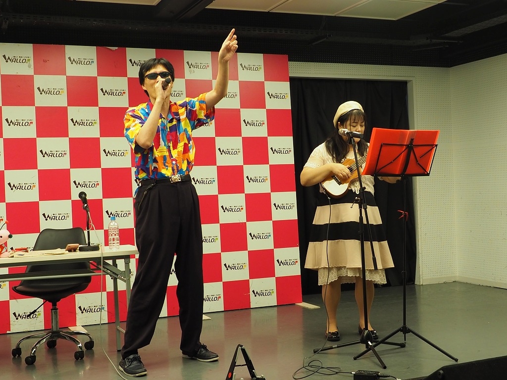 GODプロデュースのネット番組「GOD CHANNEL」SIZUKUのウクレレをバックにGODが初のTUBEのカバーで大熱唱!