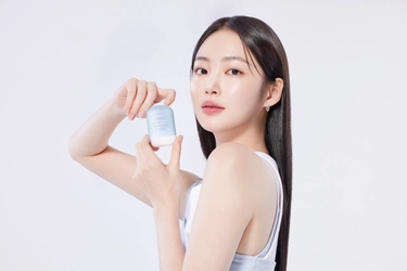 “まるで空気”のような軽い使い心地。COSRXの新作「エアリーライト インビジブルサンスティック」が、4月28日よりQoo10にて先行販売開始