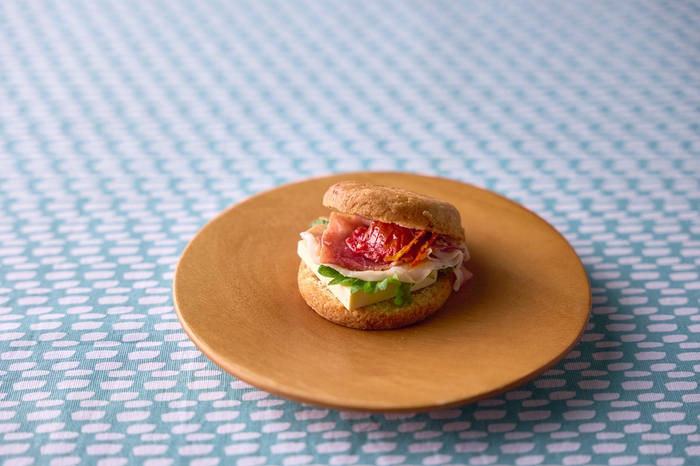 BLUE OWL「生ハムと大葉とクリームチーズサンドスコーン」