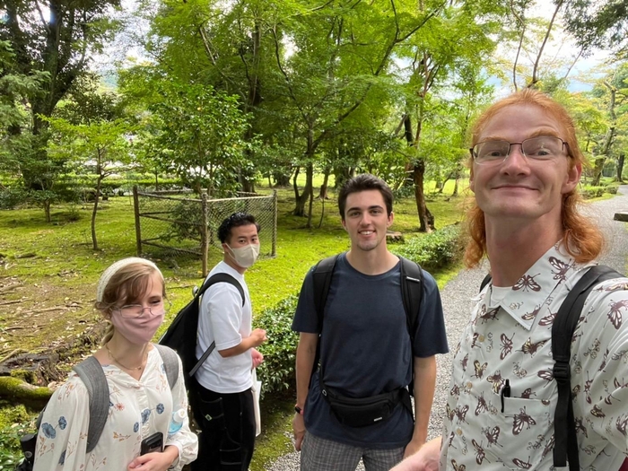 伊勢神宮へのフィールドトリップ。 ユタ工科大学から交換留学に来ているメンバーとはすっかり仲良しです