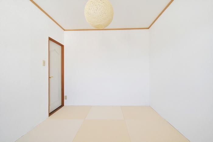 琉球畳は日焼けがしにくいことから、退去時原則表替えが不要となります。(他室転用)