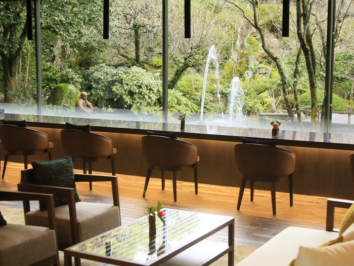 四季の移ろいを愉しむ <ロビーラウンジ>