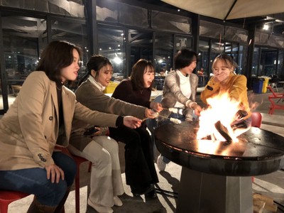 冬ならではの焚き火エリアも
