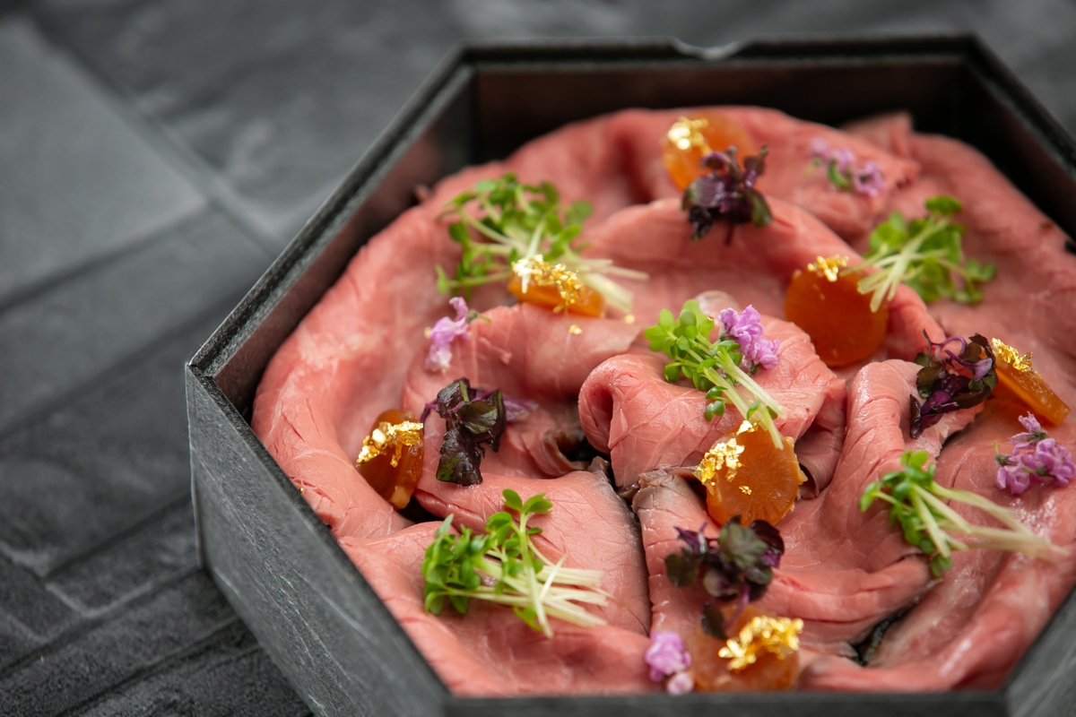 父の日ギフトに最適 ご自宅でホテルの味が楽しめる“冷めても美味しい”至極のお弁当『Hotel Chef’s Bento 贅沢ローストビーフ丼』販売開始