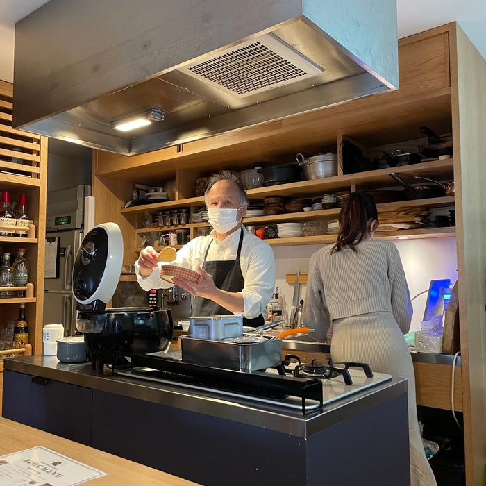 カウンター席より