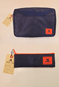 （上）マルチポーチ（1,200円・税込み）（下）ペンポーチ（600円・税込み）