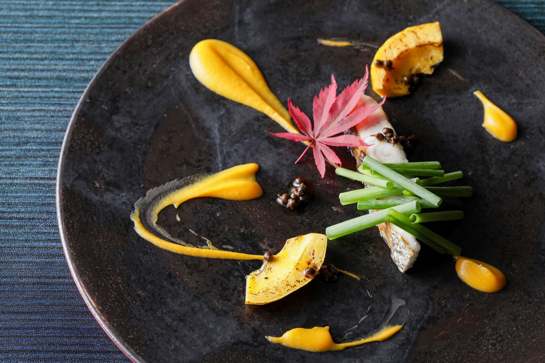 長崎県産九絵(クエ)のポワレ 博多葱 ノワゼットソース