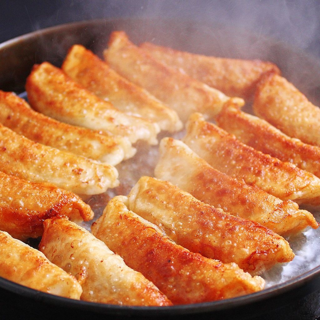 あつあつジューシー博多鉄鍋餃子